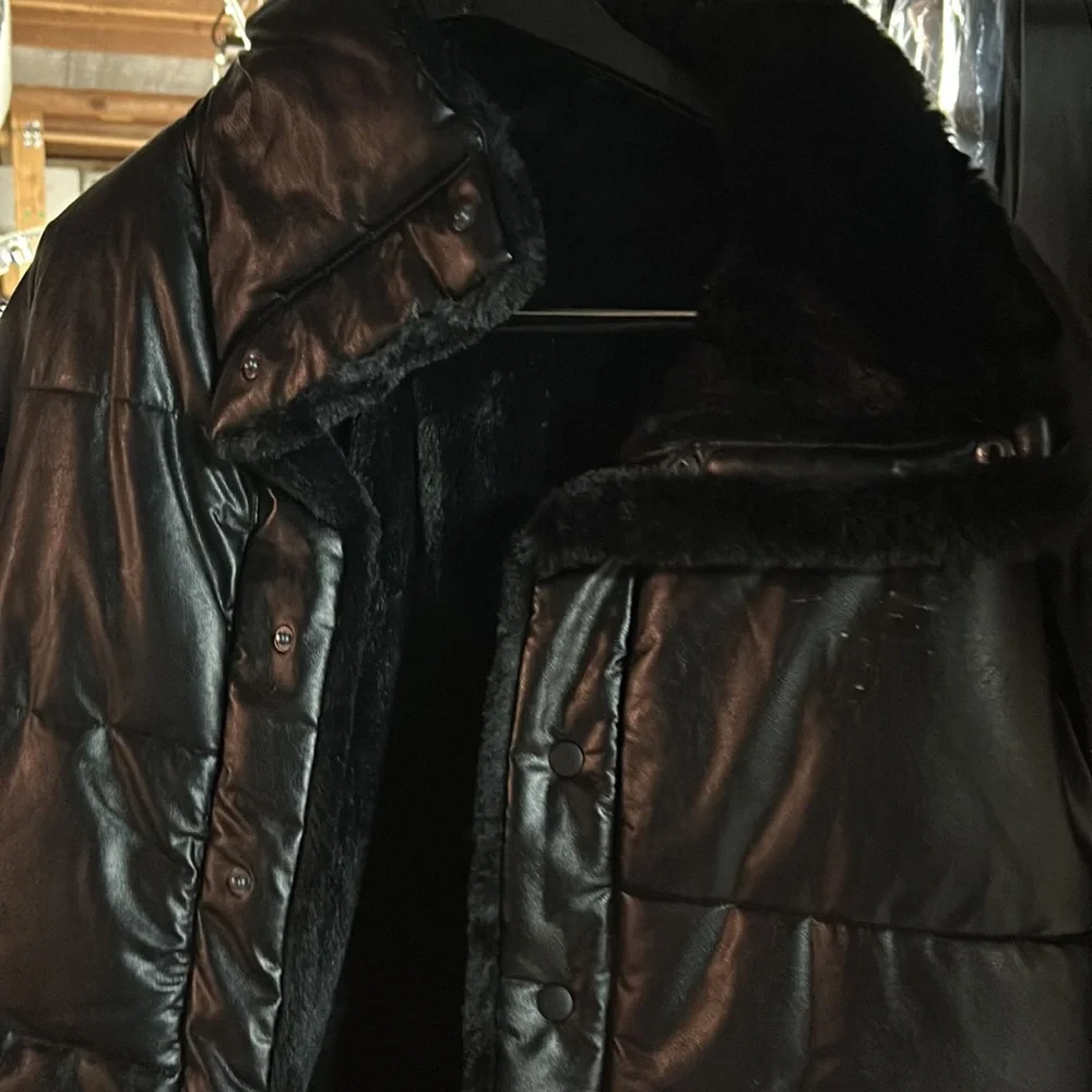 NWOT BLACK over sized puffer jacket! - Picture 2 of 5